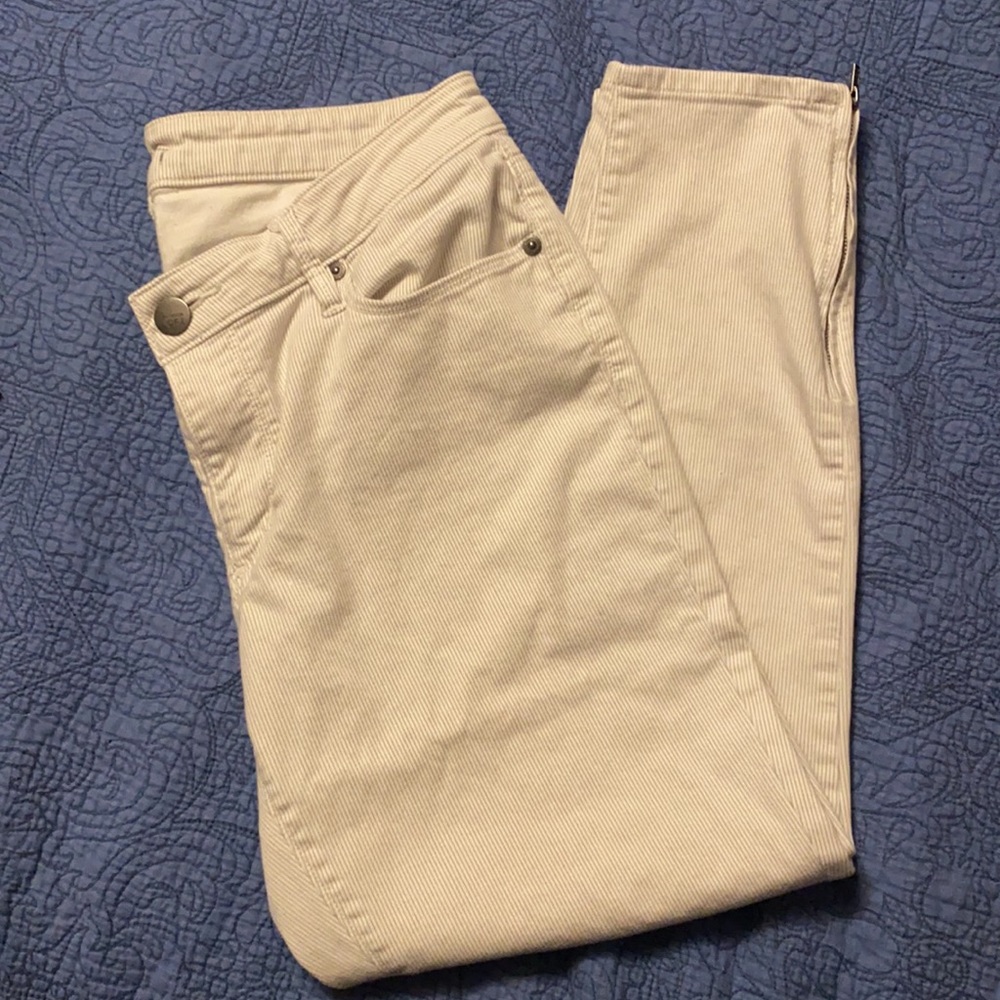 Ann Taylor White Capris Size 29 (8)